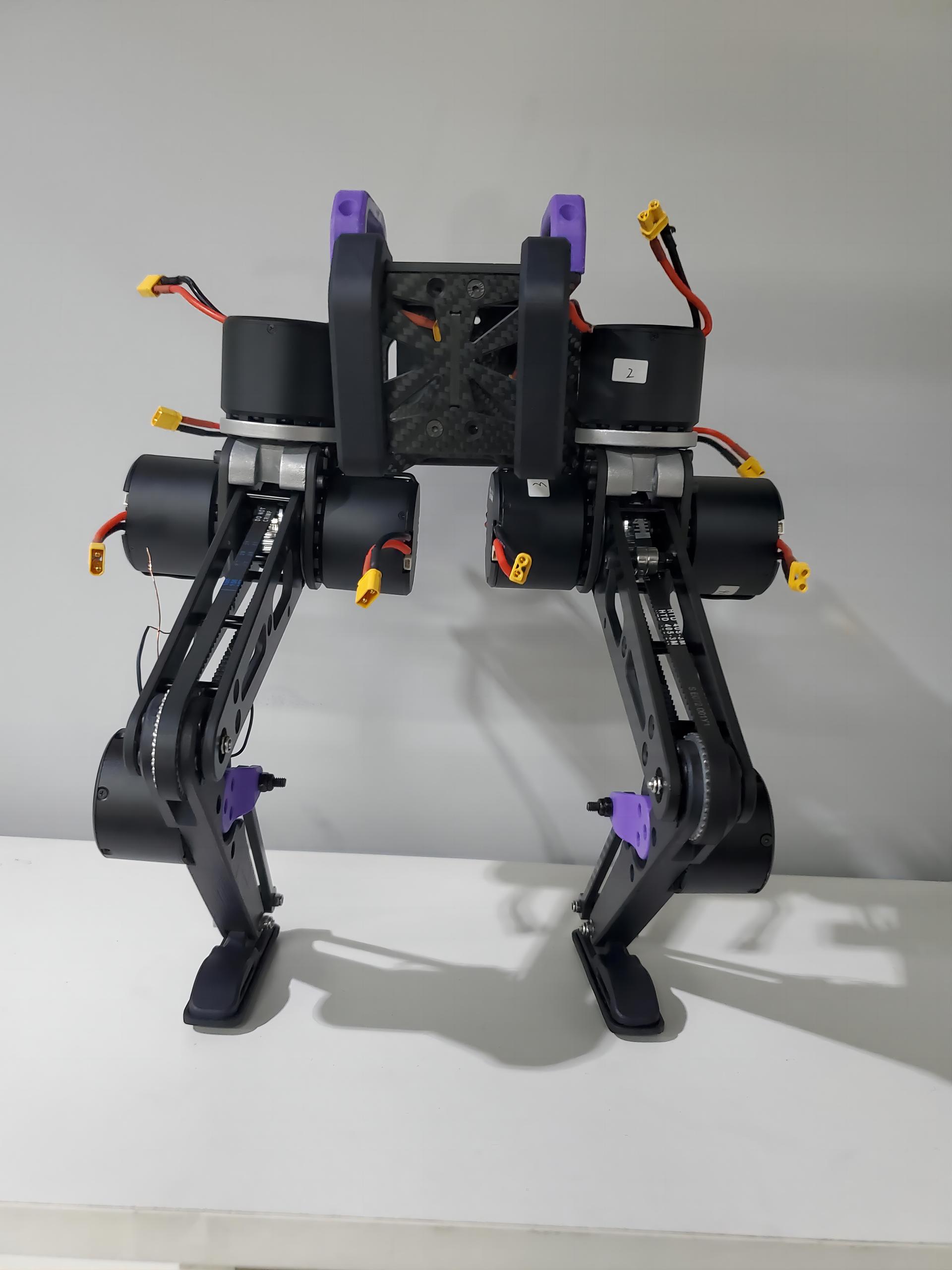 双足机器人π实物图（正面）